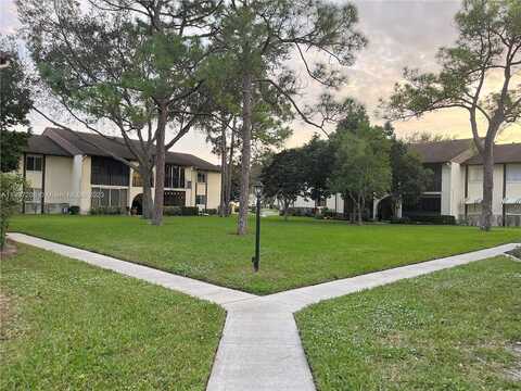 Lake Pine Cir, Green Acres, FL 33463