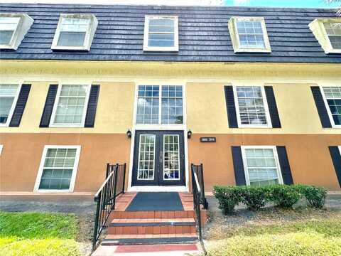 Versailles Drive, Orlando, FL 32808