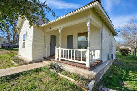 W 305 Tarrant Street, Llano, TX 78643