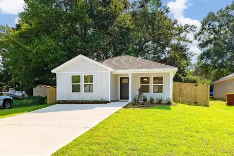 Holland Street, Crestview, FL 32536