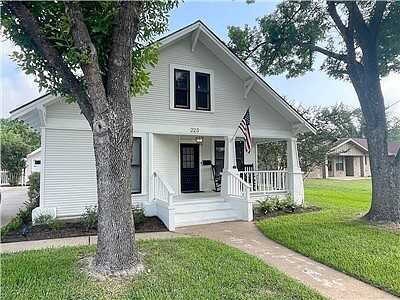 E Roitsch Street E, La Grange, TX 78945