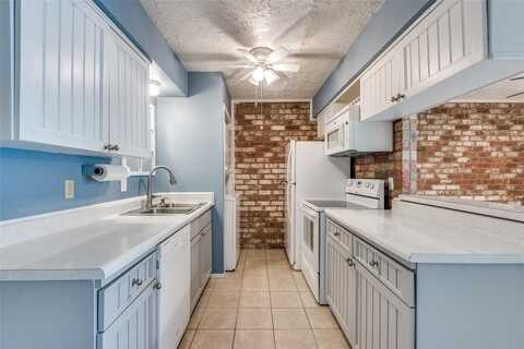 W Mountain Lane, Grand Prairie, TX 75052