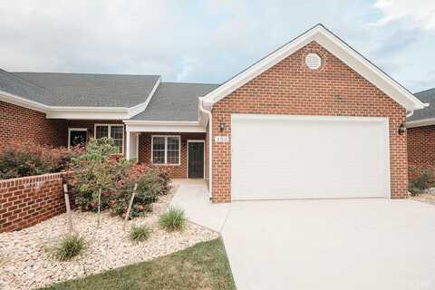 Villa Oak Circle, Bedford, VA 24523