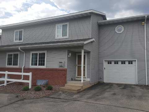 Cedar Dr, Unit B, La Crescent, MN 55947