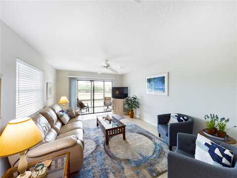 Royal Oak Court, Vero Beach, FL 32962