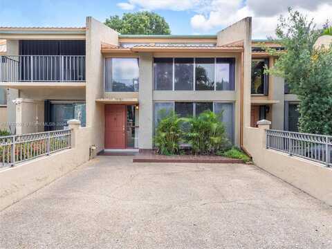 E Coco Plum Cir, Plantation, FL 33324