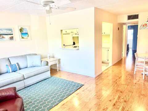 Village Green Court, Palm Springs, FL 33461