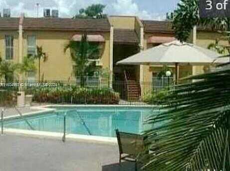 Treehouse Ln, Tamarac, FL 33319