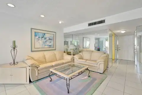 Este Court, Lake Worth, FL 33467