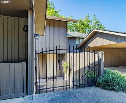 Ridgeway Dr, Eugene, OR 97401