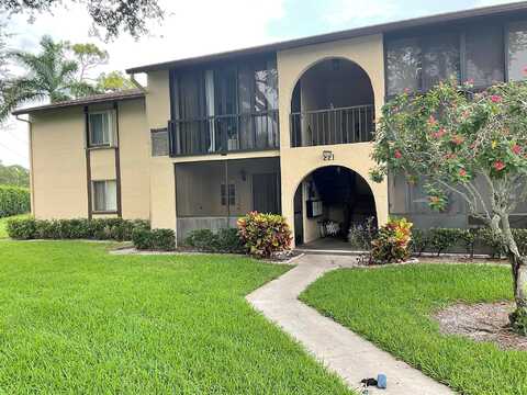 Pine Hov Circle, Greenacres, FL 33463