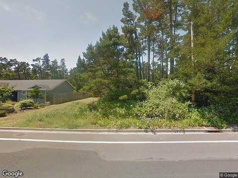 37Th St, Florence, OR 97439