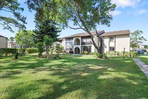 Lake Pine Cir, Greenacres, FL 33463