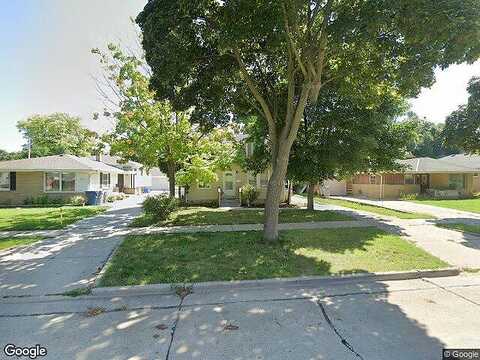 74Th, MILWAUKEE, WI 53218