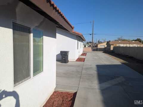 404 Covey Avenue, Bakersfield, CA 93308