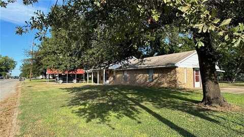 301 West Decherd Street, Franklin, TX 77856