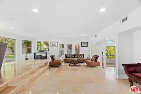 15080 Encanto Dr, Sherman Oaks, CA 91403