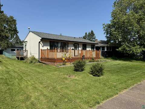 615 12th Ave, Two Harbors, MN 55616