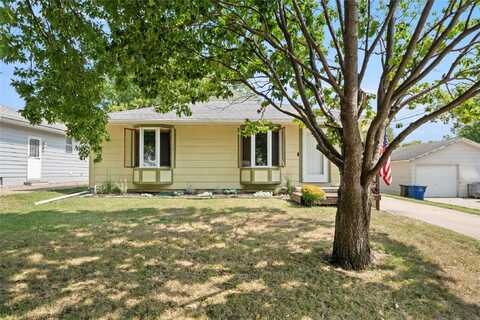 1919 E 28th Street, Des Moines, IA 50317