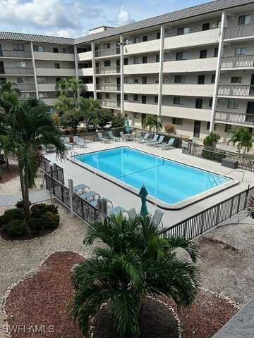2121 Collier Avenue, Fort Myers, FL 33901