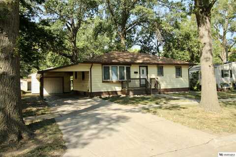 715 Oak Street, Crete, NE 68333