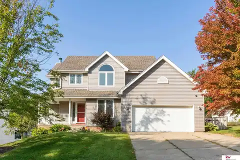 915 Wynnwood Lane, Papillion, NE 68046