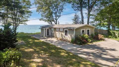 76691 11th Avenue Avenue, South Haven, MI 49090