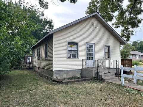 112 N Walnut Street, Garnett, KS 66032