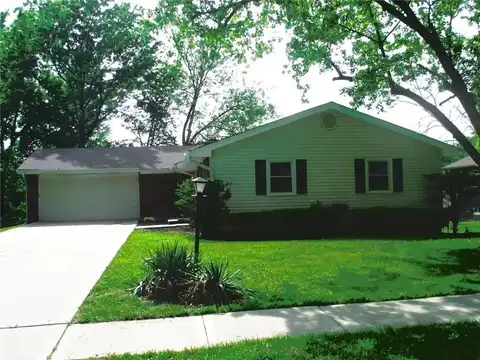 6844 NW Park Plaza Drive, Kansas City, MO 64151