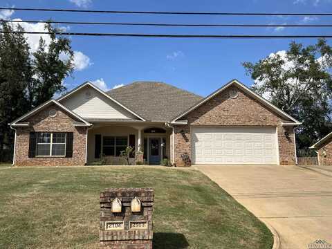 2104 E Harold St, Gladewater, TX 75647