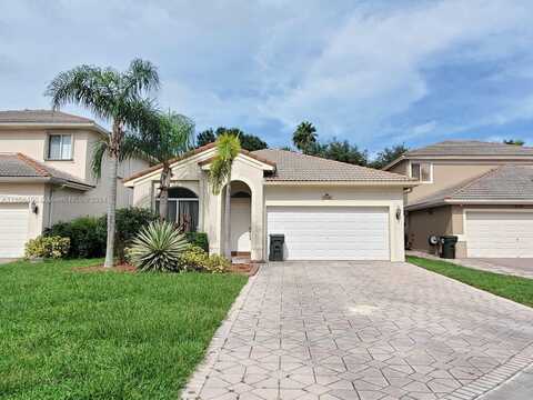 3704 Woodfield Ct, Coconut Creek, FL 33073