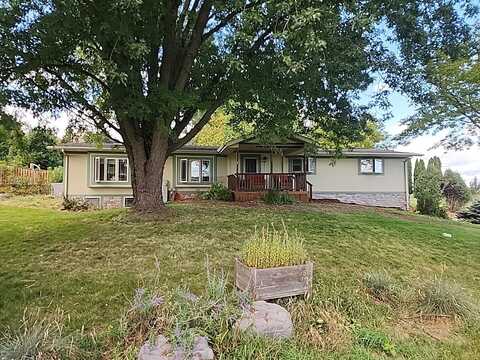 N6159 Clearview Dr, Fredonia, WI 53021