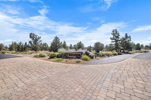 22881 Moss Rock Drive, Bend, OR 97701