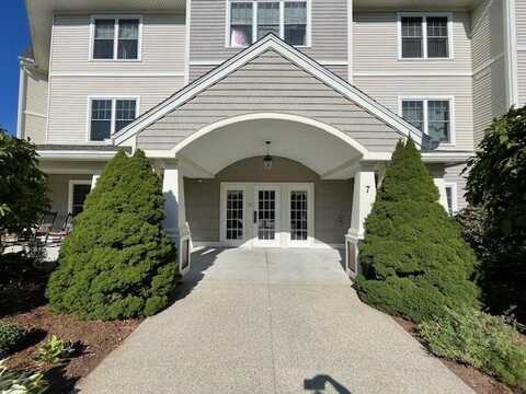 7 Crescent Way, Sturbridge, MA 01518