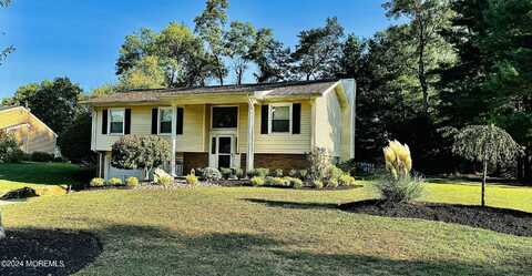 8 Old Farm Road, Tinton Falls, NJ 07724