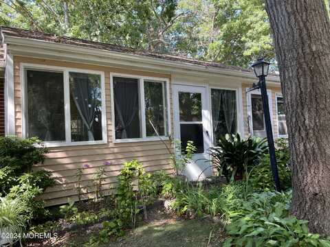 76e Dorchester Drive, Lakewood, NJ 08701