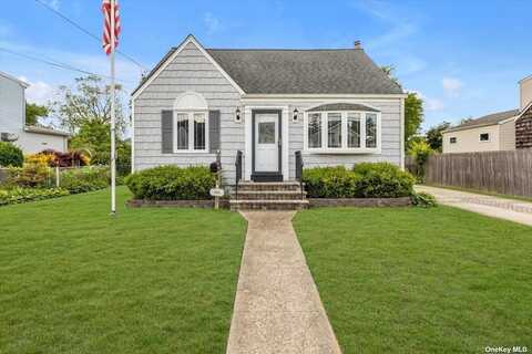 111 Kramer Drive, Lindenhurst, NY 11757