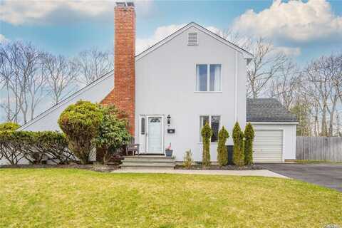 15 Pin Oak Lane, Westhampton Beach, NY 11978