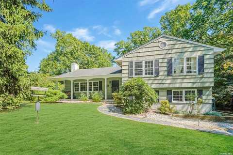 137 Quaker Path, Setauket, NY 11733