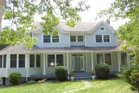 61 Channing Cross, Hampton Bays, NY 11946