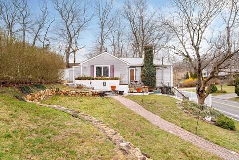 104 Fanning Avenue, Hampton Bays, NY 11946