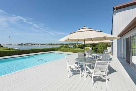 14 Canal Way, Hampton Bays, NY 11946