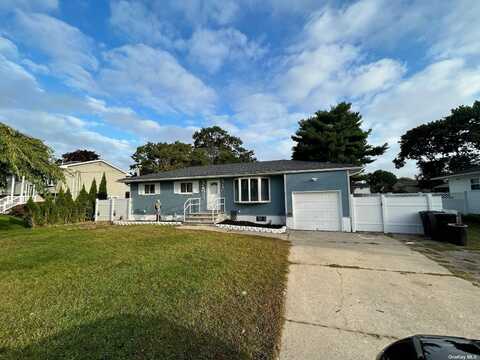 121 Harrisburg Street, Bay Shore, NY 11706