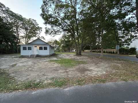 27 Classon Avenue, Mastic, NY 11950