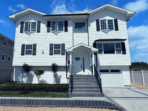 877 Pacific Street, Lindenhurst, NY 11757