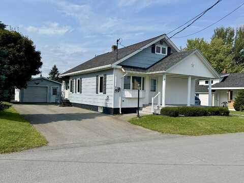 91 6th Avenue, Madawaska, ME 04756