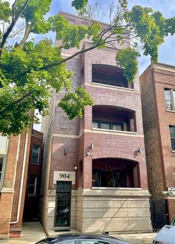 904 W Fletcher Street, Chicago, IL 60657