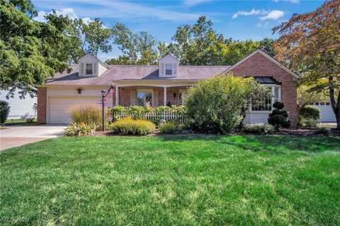 136 Hillcrest Lane, Elyria, OH 44035