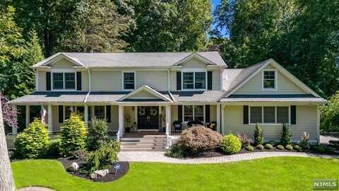 4 Andrea Court, Woodcliff Lake, NJ 07677