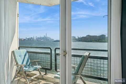 600 Harbor Boulevard, Weehawken, NJ 07086